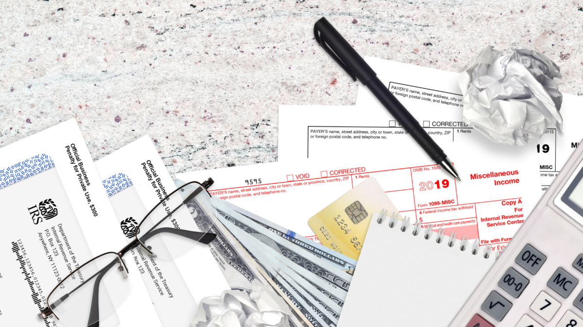 When Should a Business Issue a 1099 Form? - Total Solutions